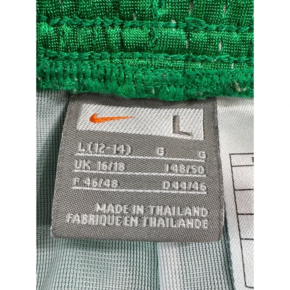 Vintage Nike Basketball Shorts Boys Size Large Green White Mesh Striped